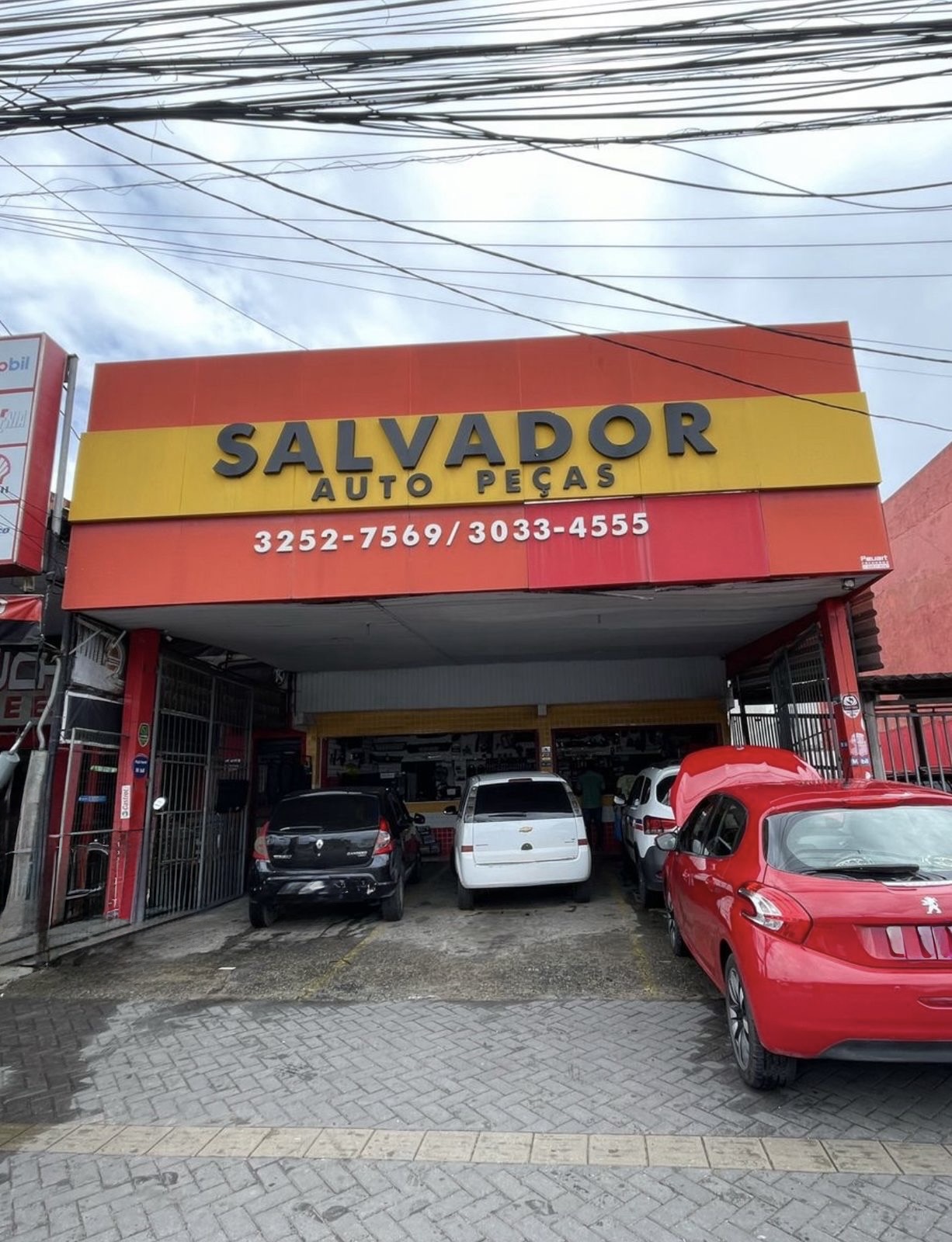 Entrada e área de serviços Salvador Auto Peças